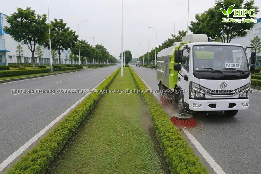Vệ sinh đường nội bộ khu công nghiệp